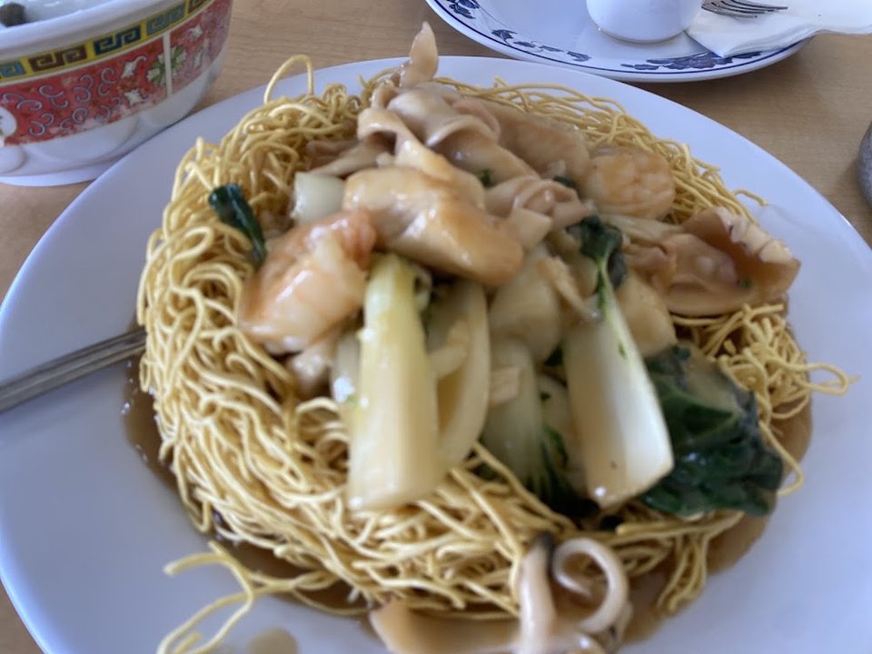 Seafood Crispy Noodles with Gravy Sauce
